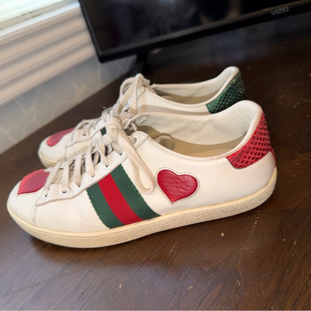 Authentic Gucci White Sneakers with Red Heart Details - Picture 4 of 4